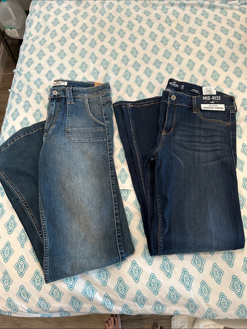 Hollister Women’s Jeans Bundle - 2 pairs